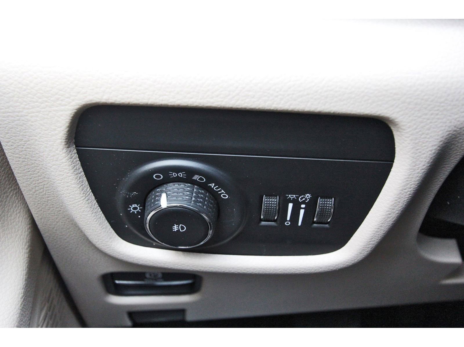 Used 2023 Jeep Grand Cherokee L Limited image 18