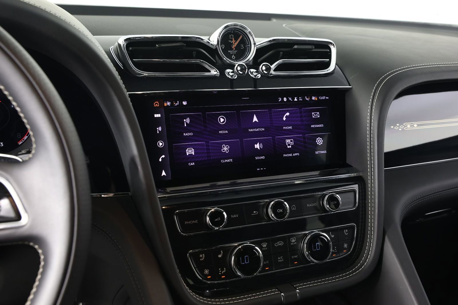 Used 2023 Bentley Bentayga Extended Wheelbase image 22