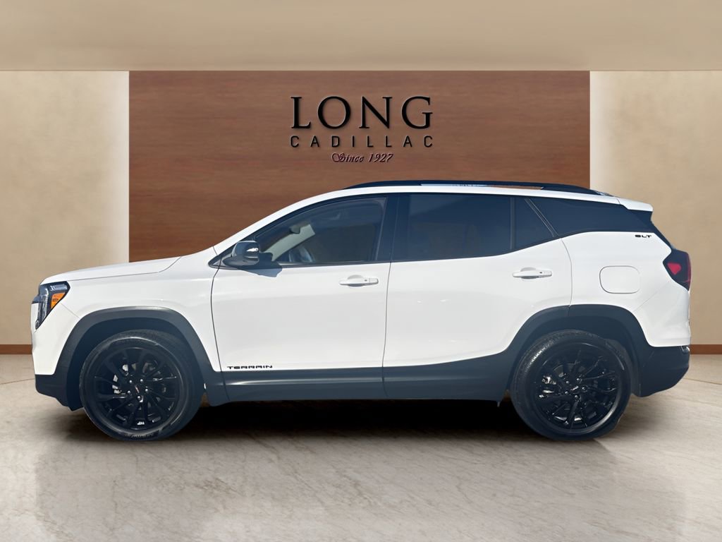 Used 2024 GMC Terrain SLT w/ Tech Package image 2