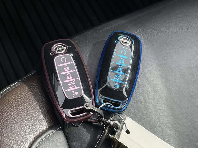 Used 2023 Nissan Pathfinder Platinum w/ Cargo Package image 35