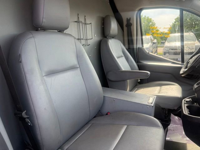Used 2018 Ford Transit 250 130 Low Roof RWD image 5