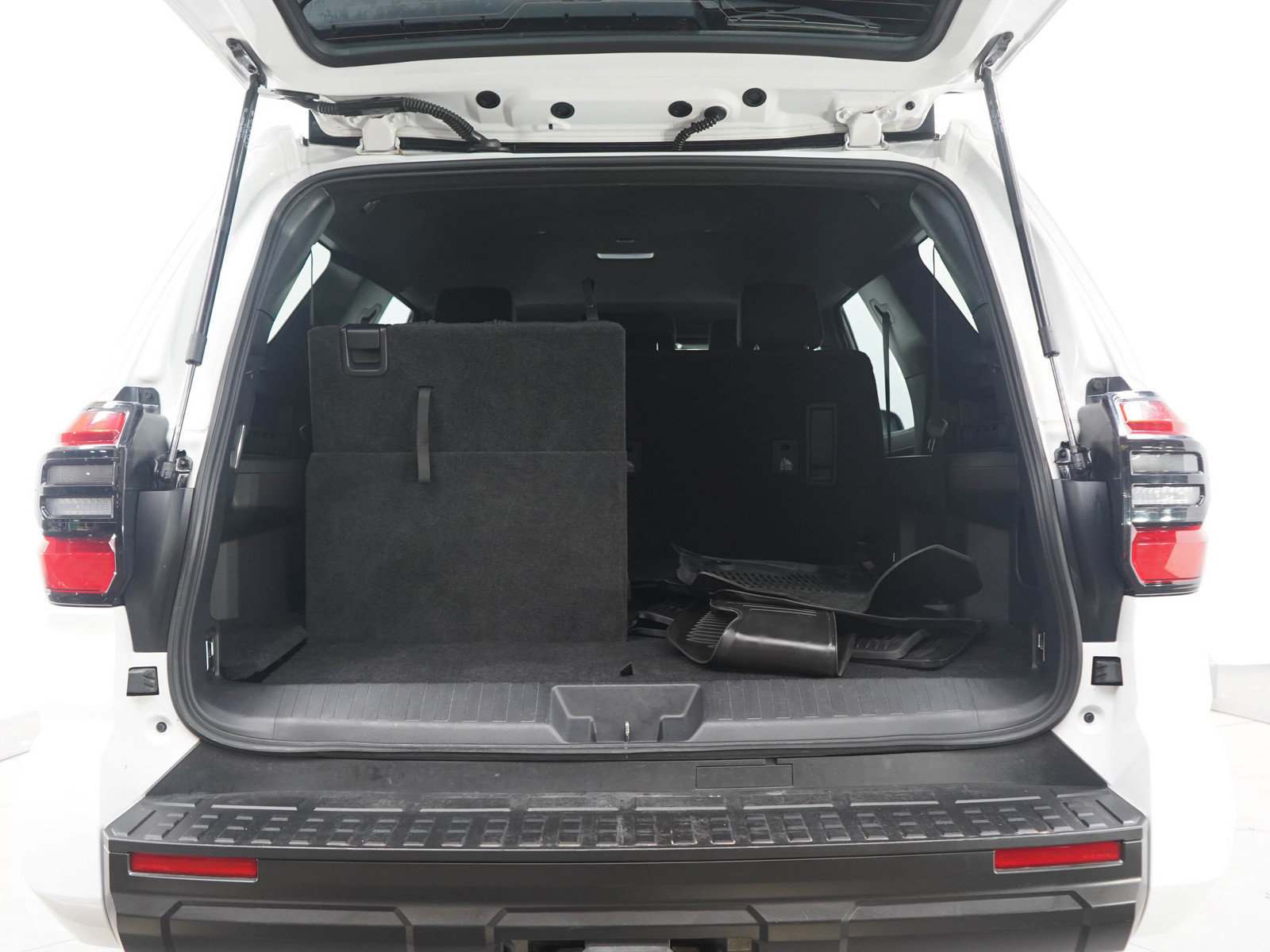 Used 2025 Toyota 4Runner SR5 AWD/4WD image 17