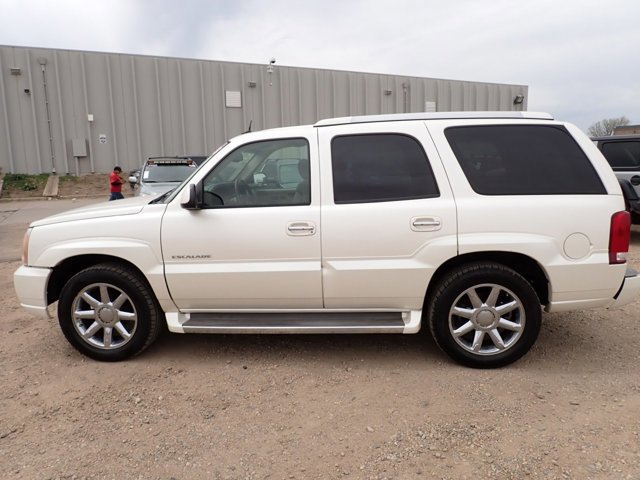 Used 2005 Cadillac Escalade AWD image 2
