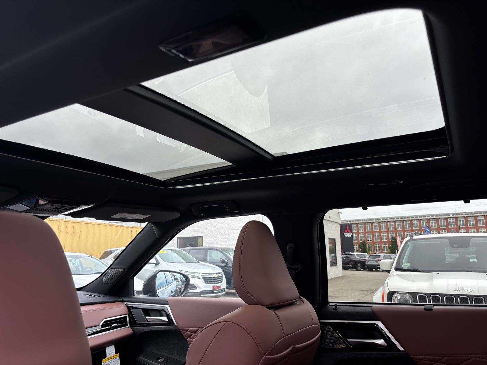 New 2025 Mitsubishi Outlander SEL image 7