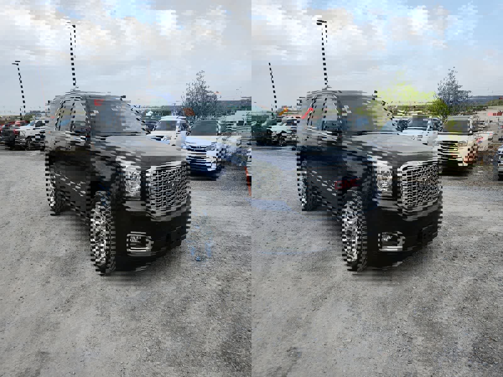 Used 2017 GMC Yukon Denali w/ Open Road Package image 7