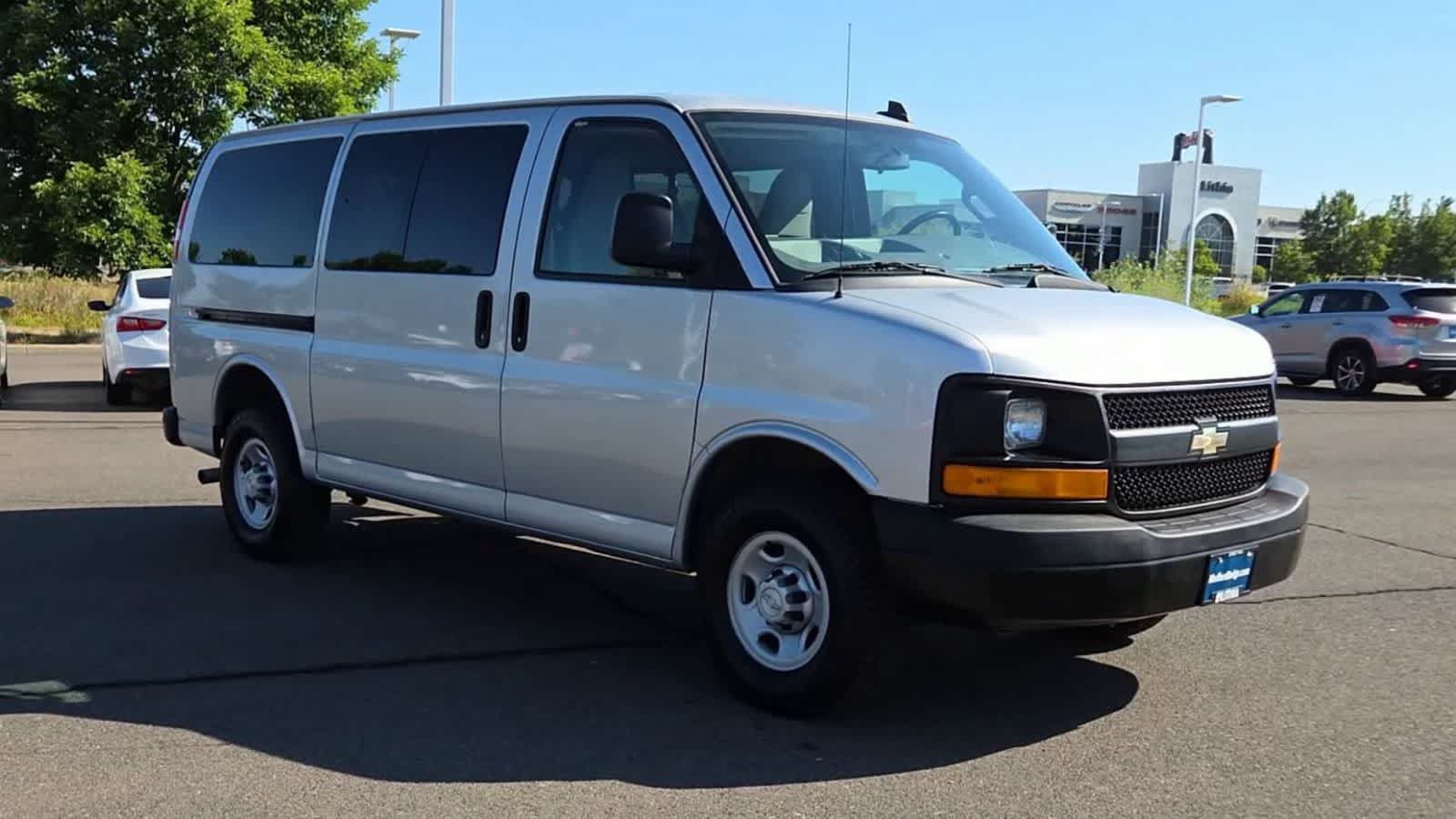 Used 2017 Chevrolet Express 2500 LS RWD image 2