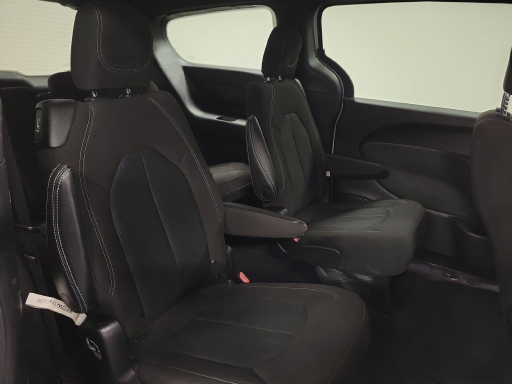Used 2023 Chrysler Pacifica Touring FWD image 32