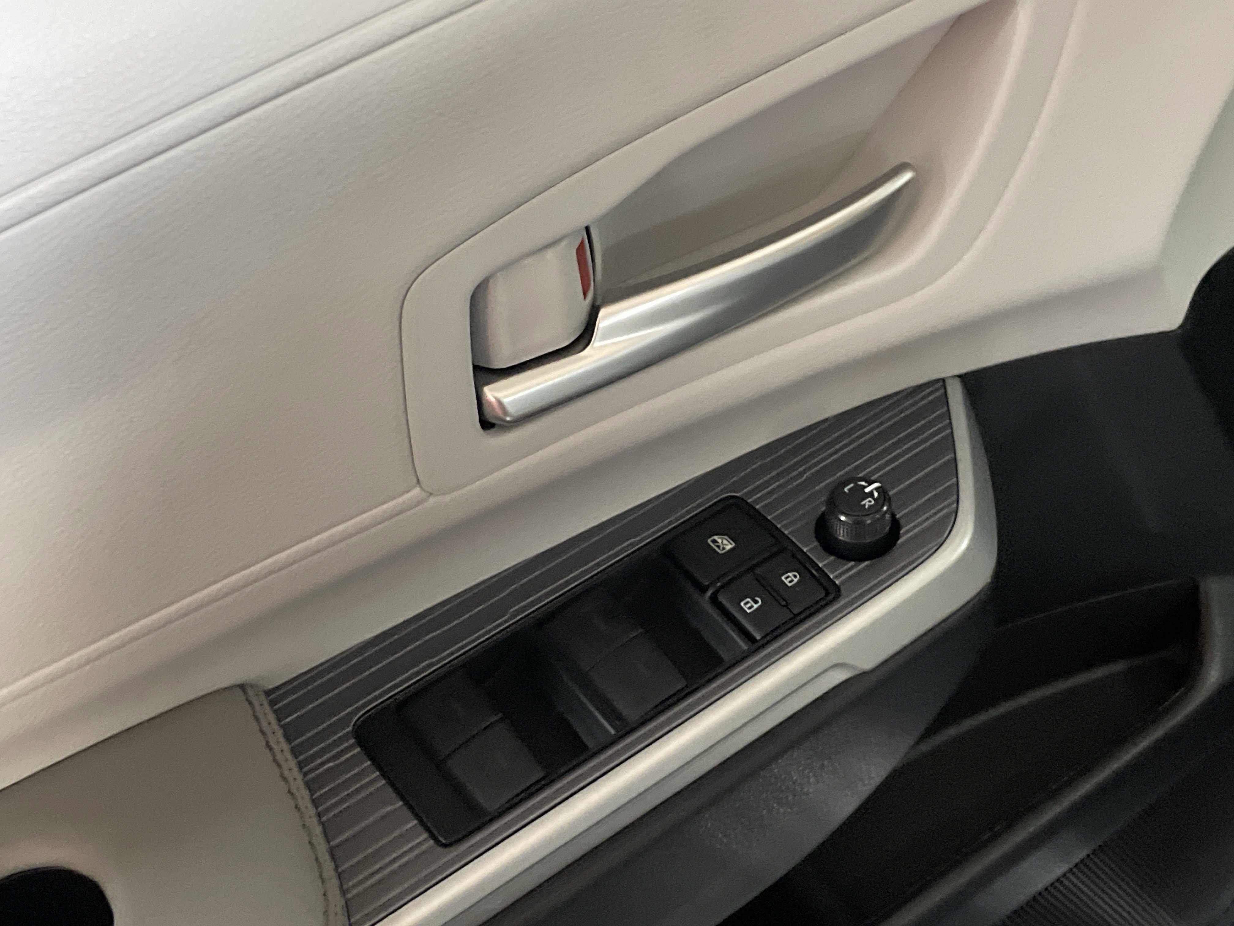 Certified 2025 Toyota Sienna XLE image 15