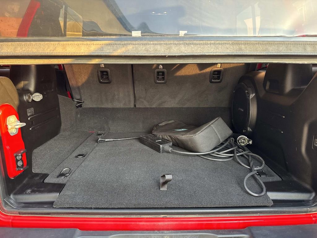 Used 2021 Jeep Wrangler Unlimited Sahara w/ Cold Weather Group image 9