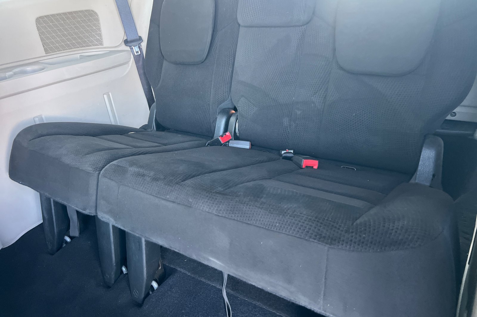 Used 2016 Dodge Grand Caravan SXT w/ UConnect Hands-Free Group FWD image 20