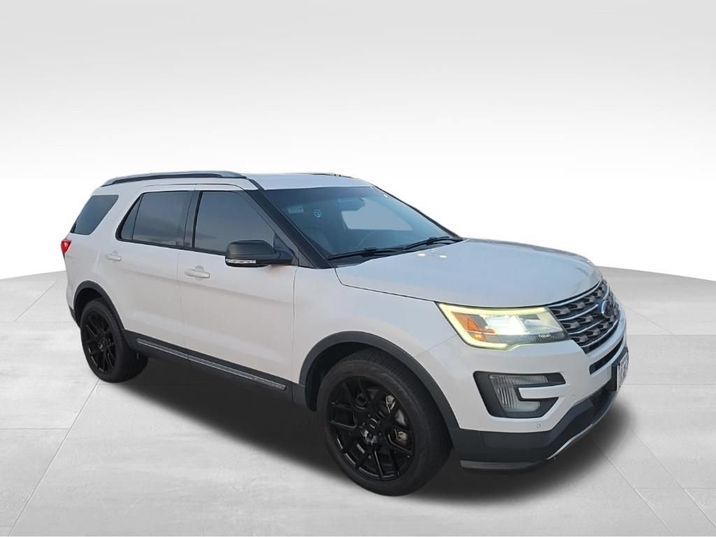 Used 2016 Ford Explorer XLT w/ Equipment Group 202A AWD/4WD image 4