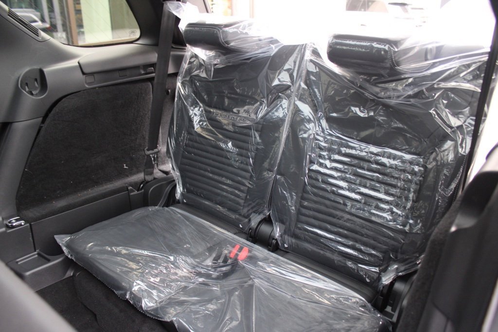 Certified 2025 Land Rover Discovery Dynamic SE image 42