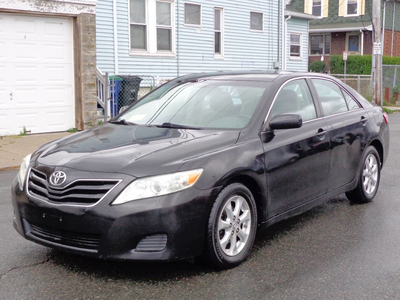 Used 2011 Toyota Camry LE image 1