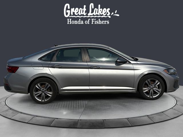 Used 2024 Volkswagen Jetta SE FWD image 6