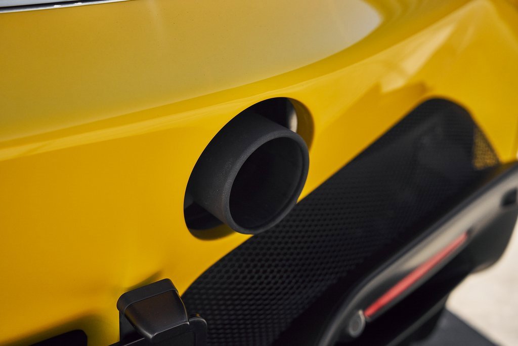 Used 2022 Ferrari SF90 Stradale image 12