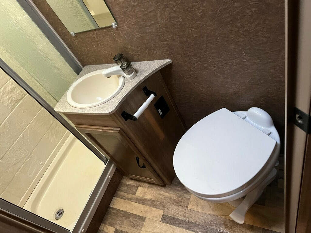 Used 2014 Ford E-350 and Econoline 350 Super Duty image 13