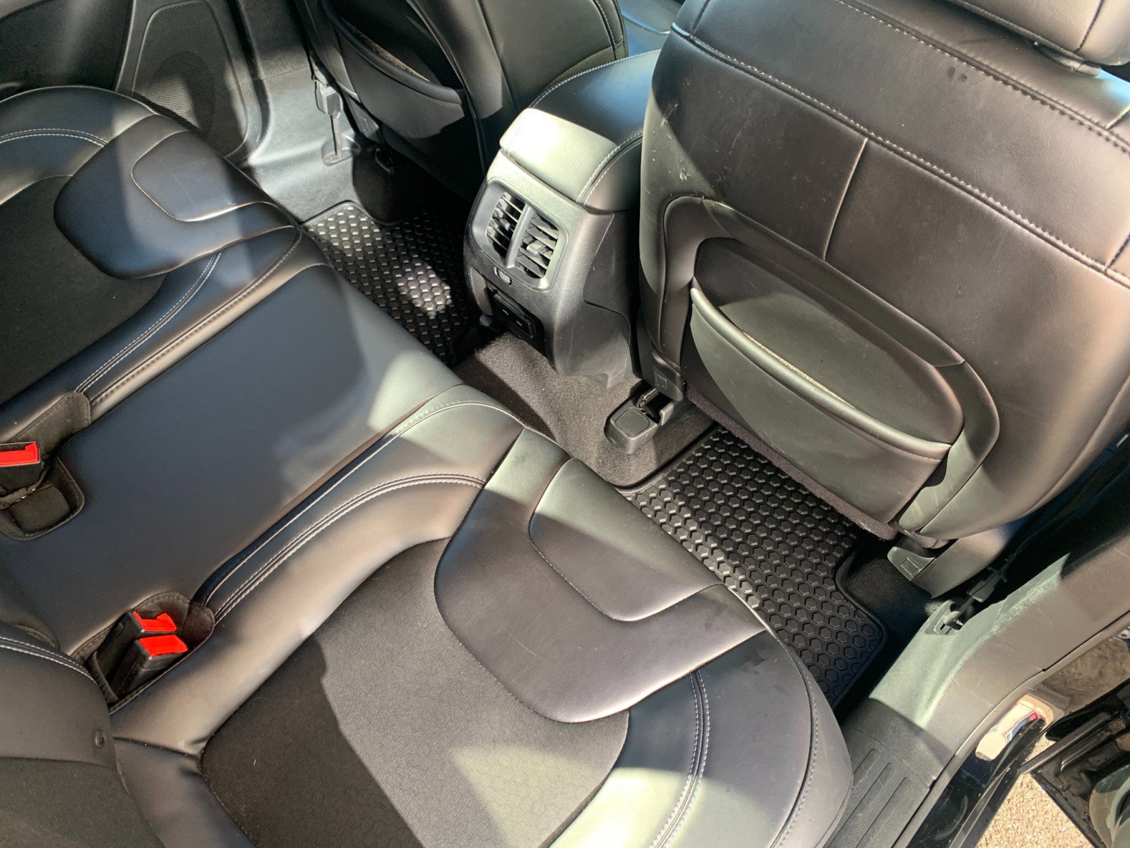 Used 2019 Jeep Cherokee Latitude Plus w/ Cold Weather Group image 35