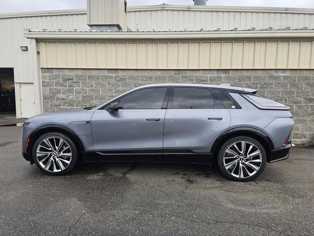 Used 2023 Cadillac Lyriq 2WD image 3