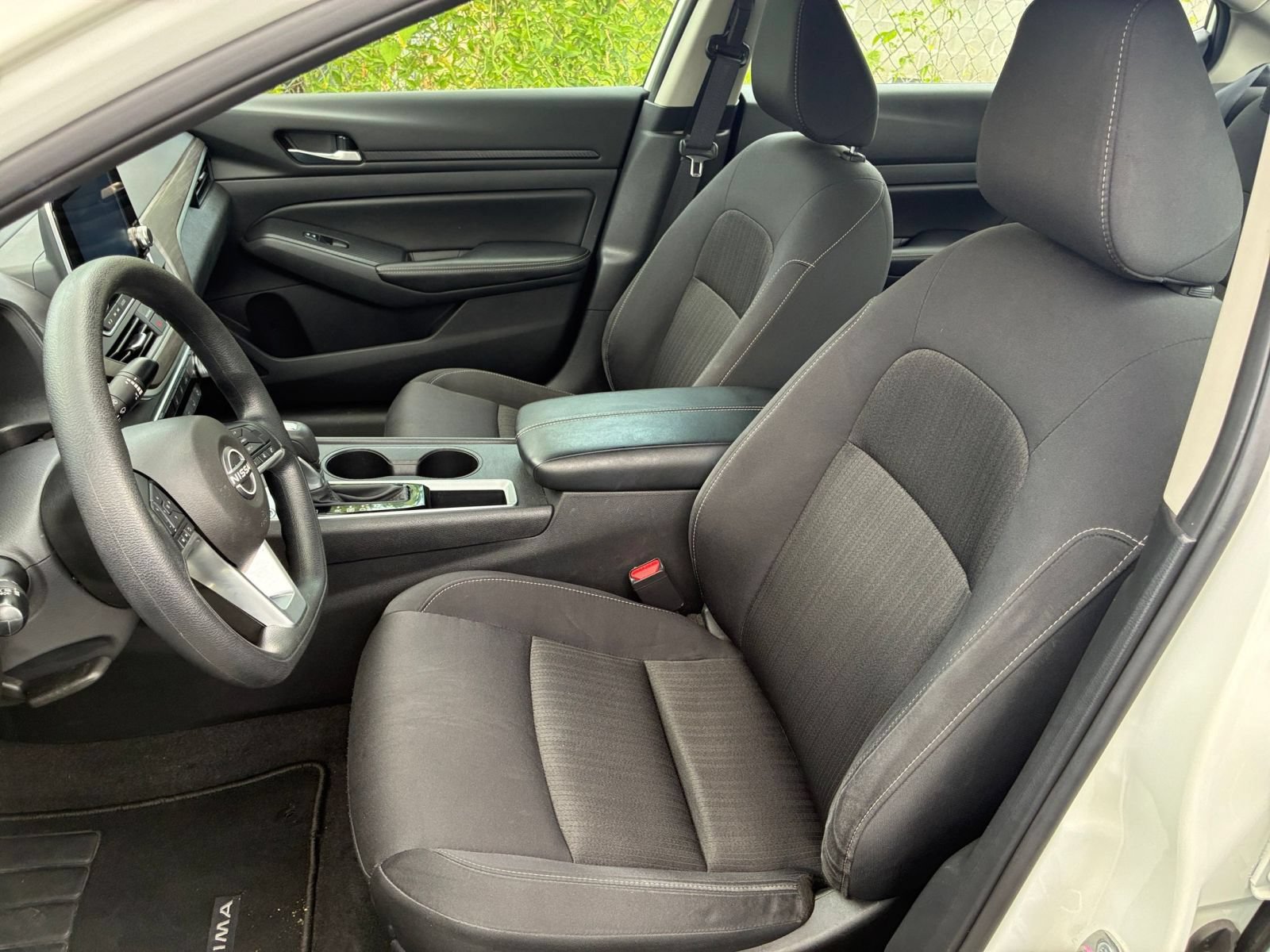 Used 2025 Nissan Altima 2.5 SV FWD image 34