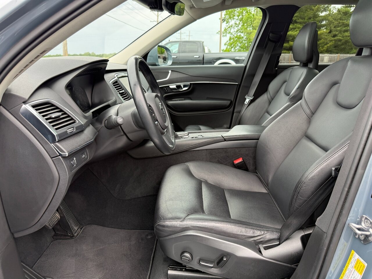 Used 2020 Volvo XC90 T5 Momentum w/ Protection Package Premier AWD/4WD image 10