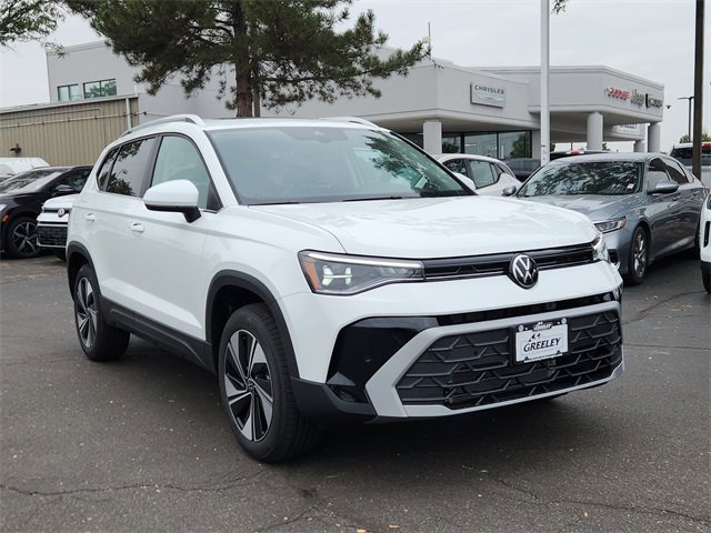 New 2025 Volkswagen Taos SE image 1