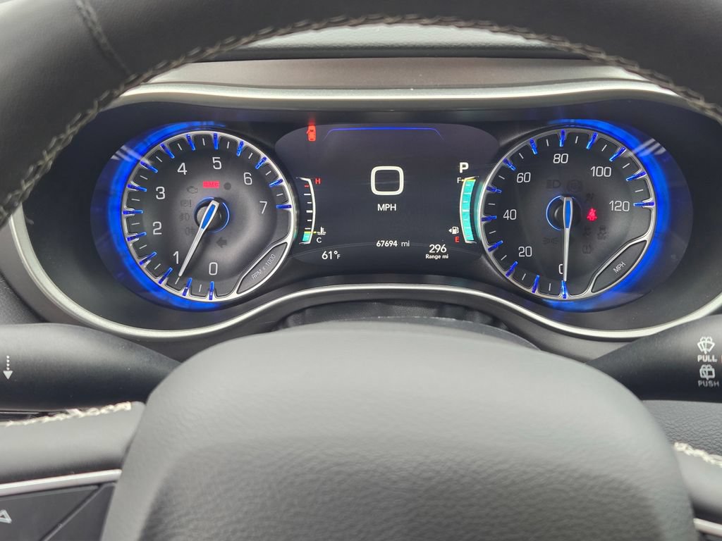 Used 2023 Chrysler Pacifica Touring-L FWD image 42