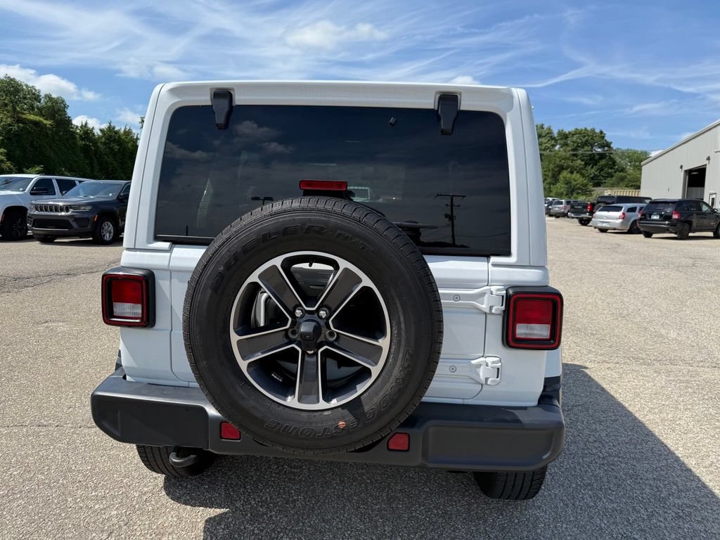 Used 2023 Jeep Wrangler Unlimited Sahara AWD/4WD image 38