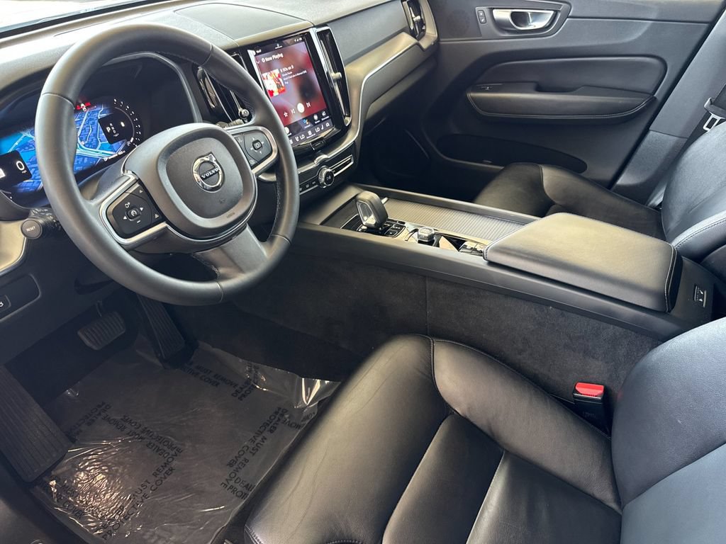 Certified 2023 Volvo XC60 B5 Core w/ Climate Package AWD/4WD image 9