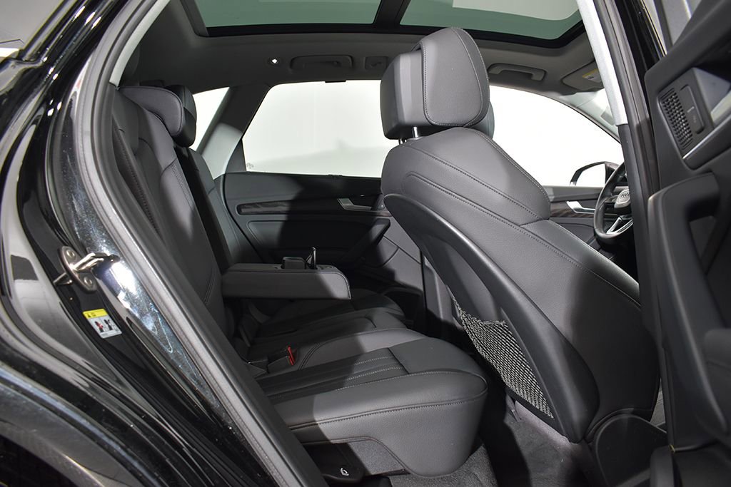 Used 2020 Audi Q5 e Prestige w/ Prestige Package image 24