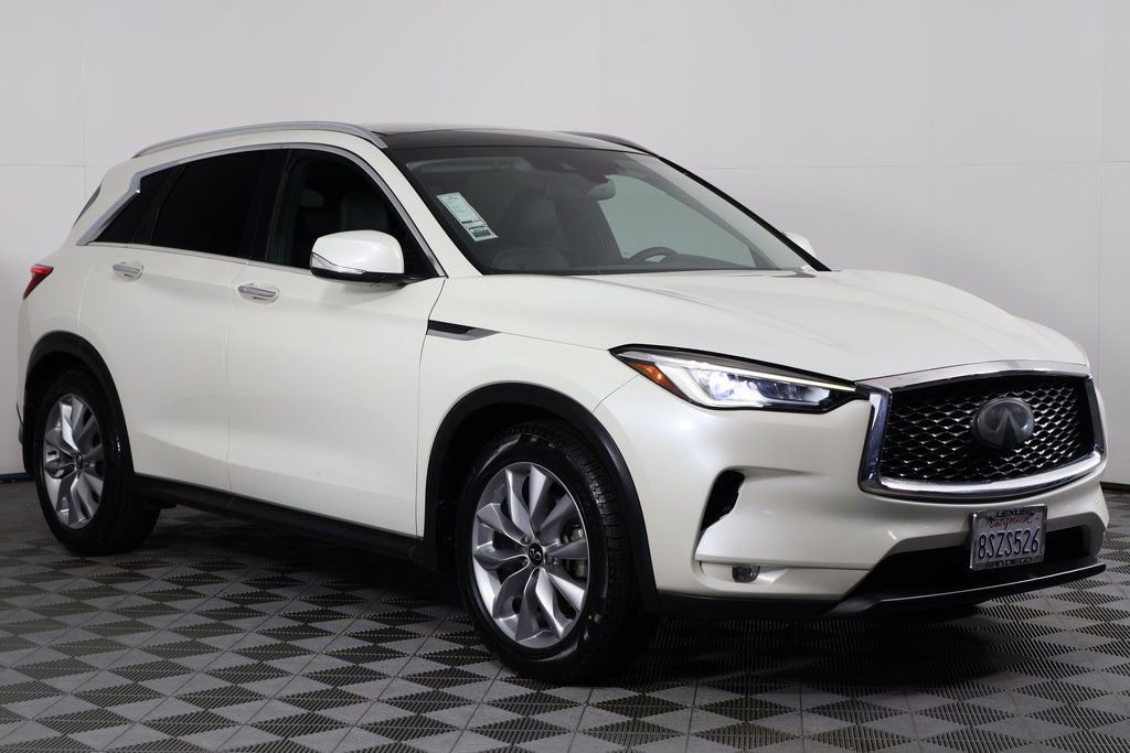 Used 2020 INFINITI QX50 Luxe w/ Navigation Package FWD image 3