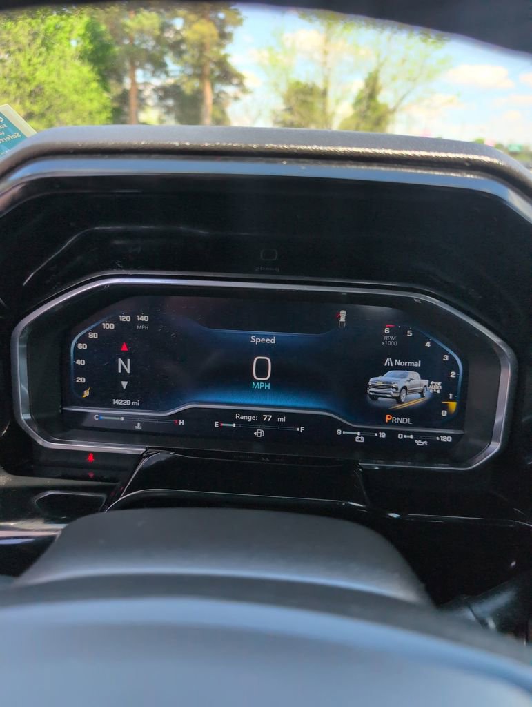 Used 2023 Chevrolet Silverado 1500 LT AWD/4WD image 9