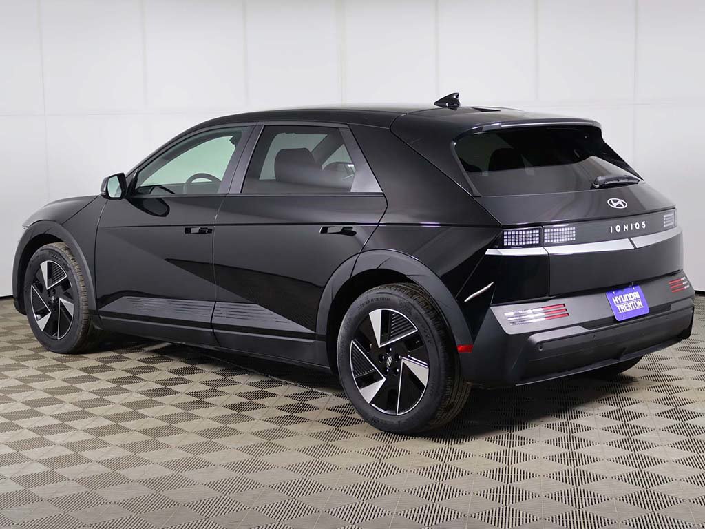 Used 2025 Hyundai Ioniq 5 SE RWD image 9