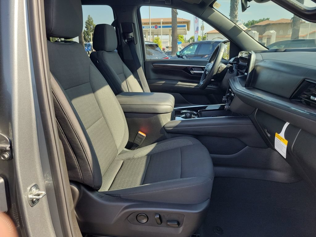 Used 2026 Chevrolet Suburban LS RWD image 16