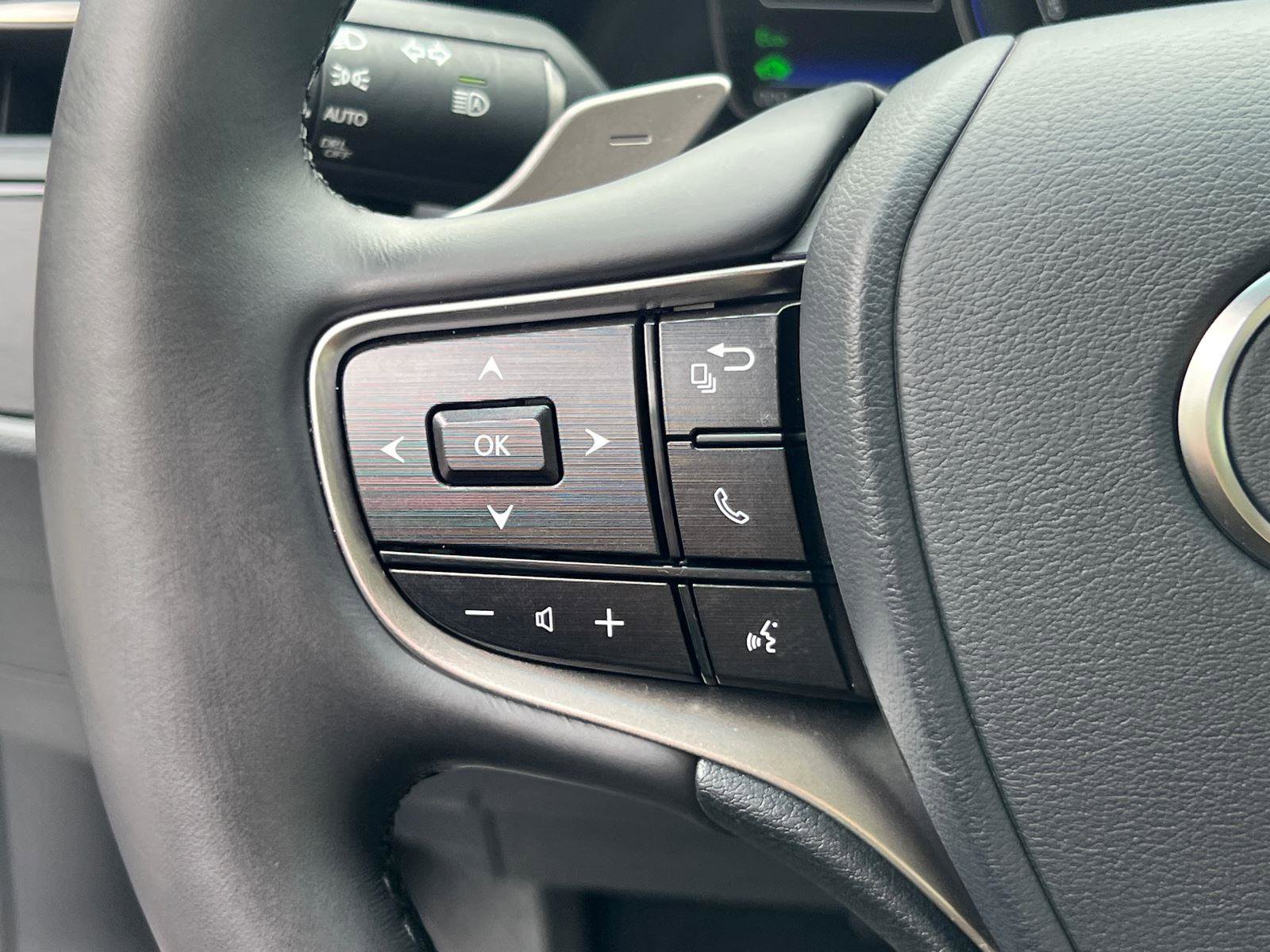 Certified 2025 Lexus ES 300h w/ Premium Package image 27