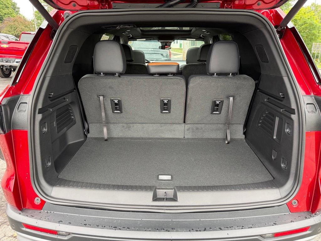 New 2027 Chevrolet Traverse Z71 w/ LPO, Floor Liner Package AWD/4WD image 30