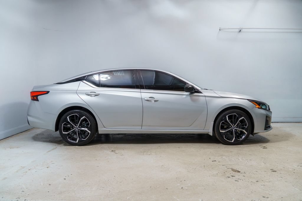 Used 2024 Nissan Altima 2.5 SR w/ SR Premium Package AWD/4WD image 8