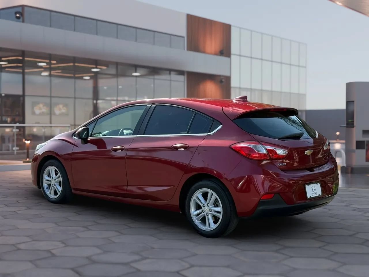 Used 2017 Chevrolet Cruze LT FWD image 4
