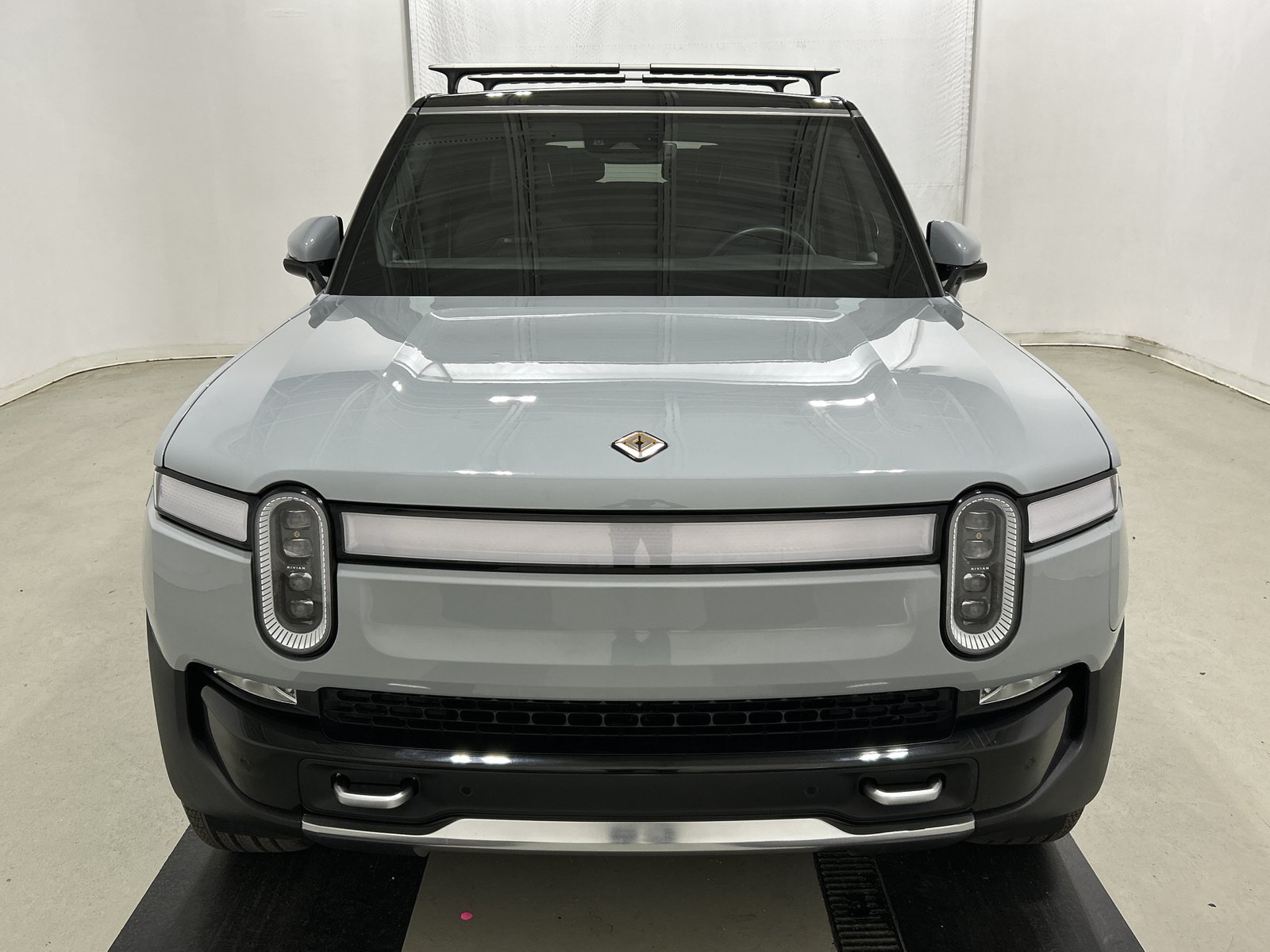 Used 2024 Rivian R1S Adventure AWD/4WD image 8