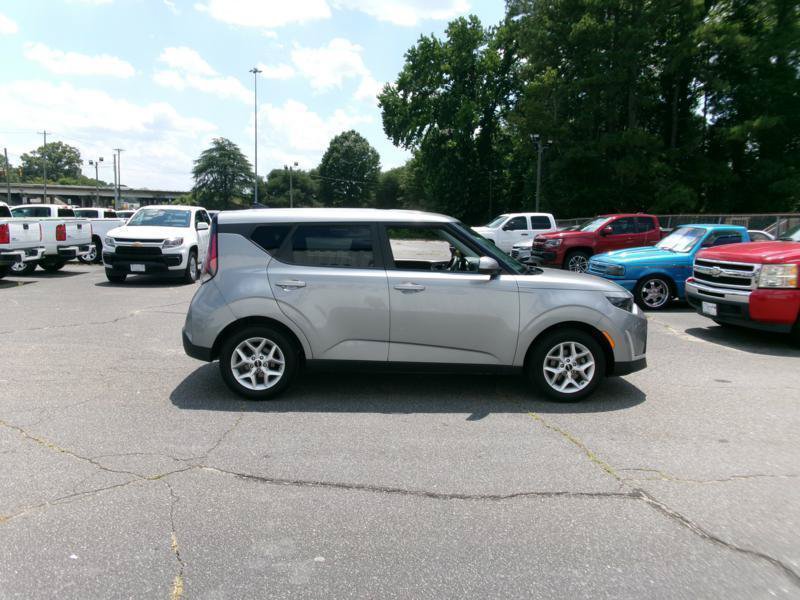 Used 2025 Kia Soul LX w/ LX Technology Package FWD image 5