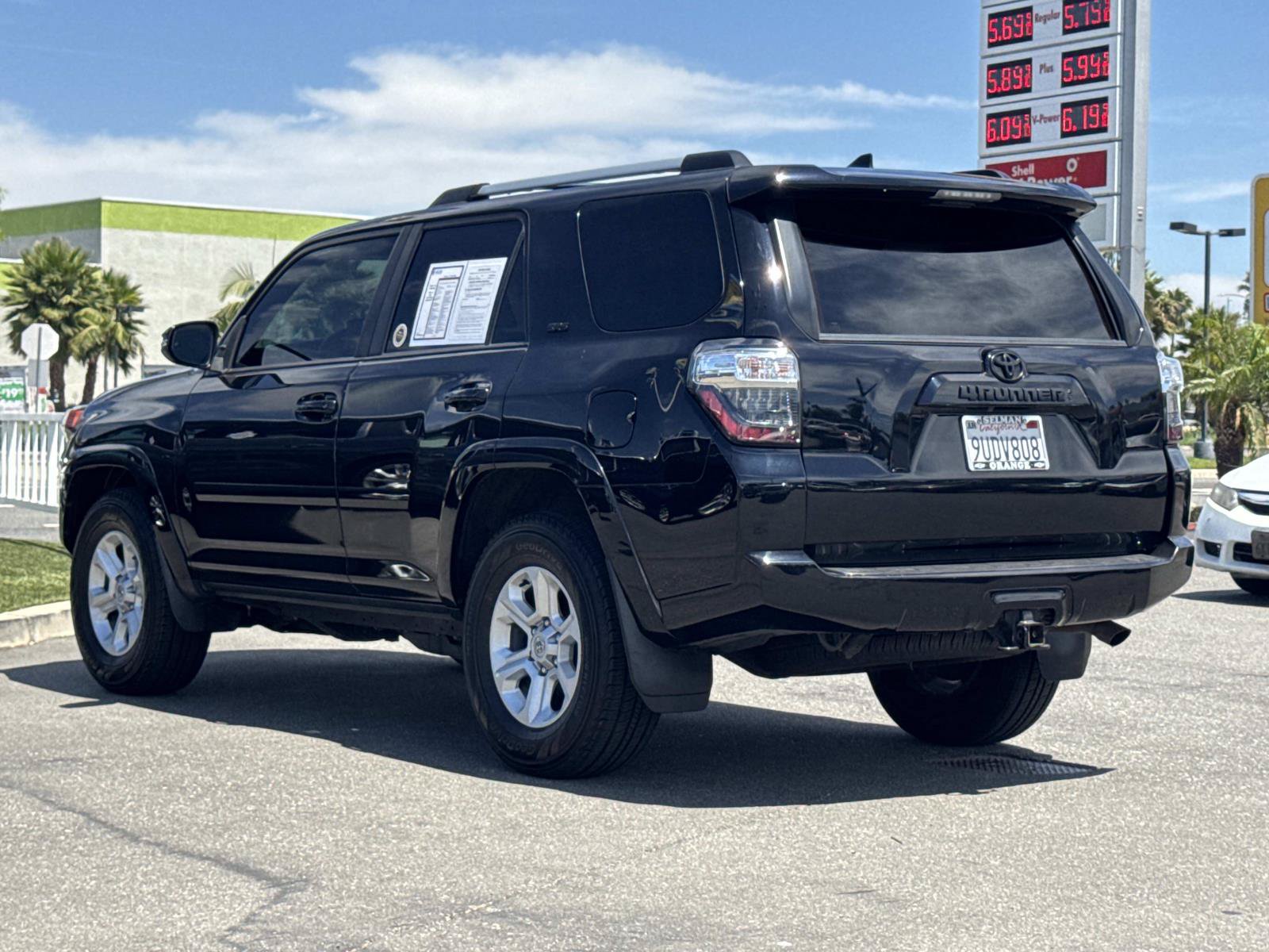 Used 2022 Toyota 4Runner SR5 Premium w/ Moonroof Package RWD image 7