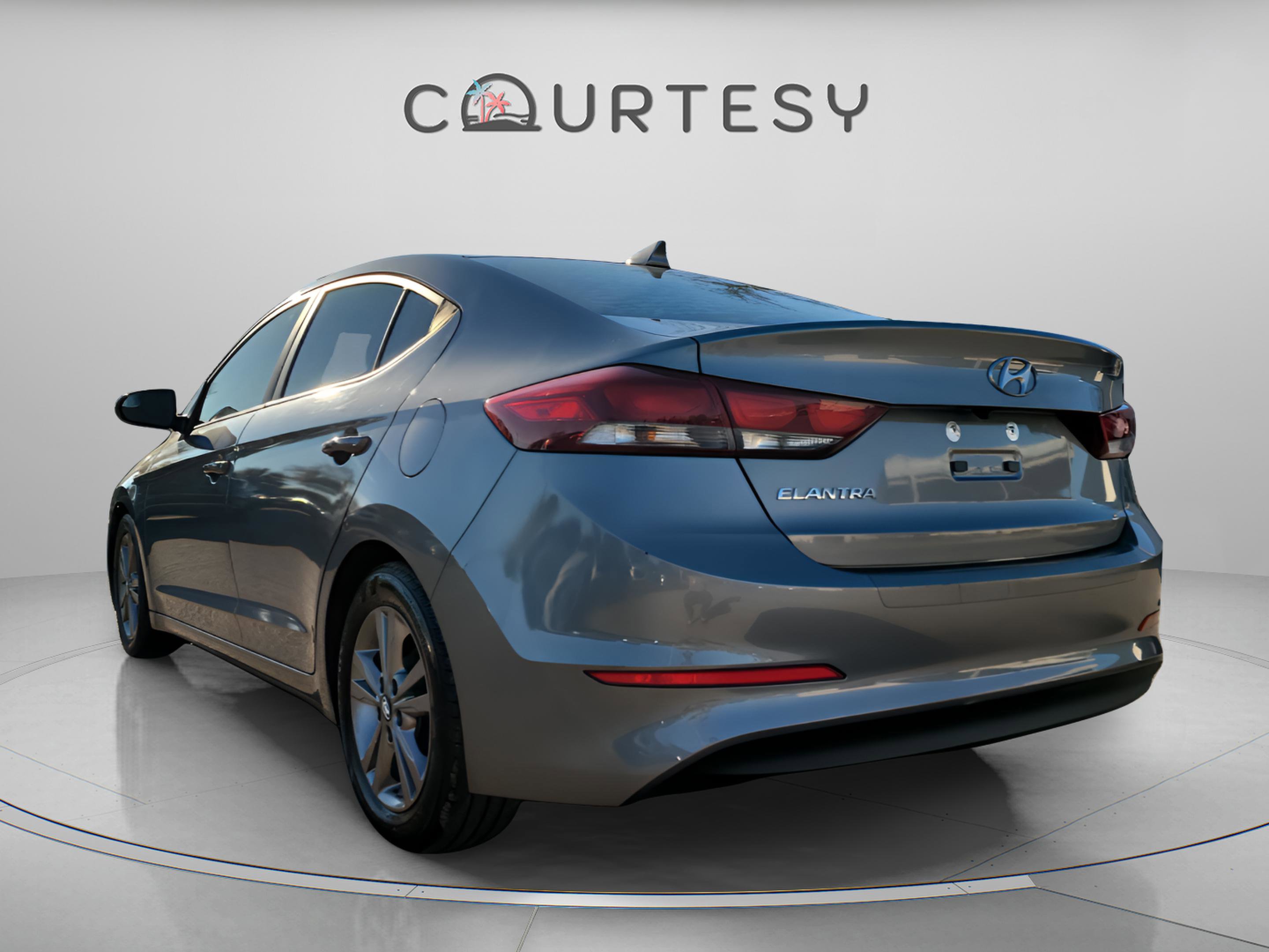 Used 2017 Hyundai Elantra SE image 3