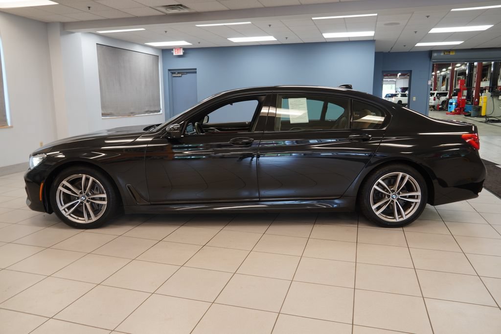 Used 2017 BMW 740i xDrive AWD/4WD image 2