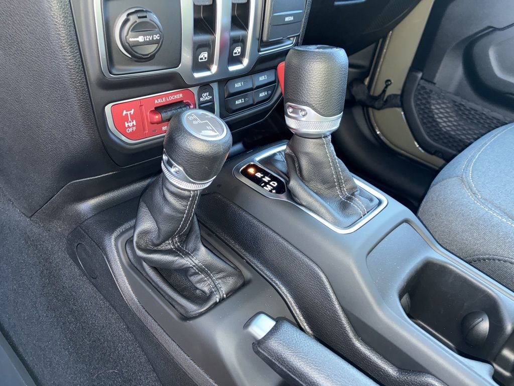 Used 2025 Jeep Wrangler Sport image 14