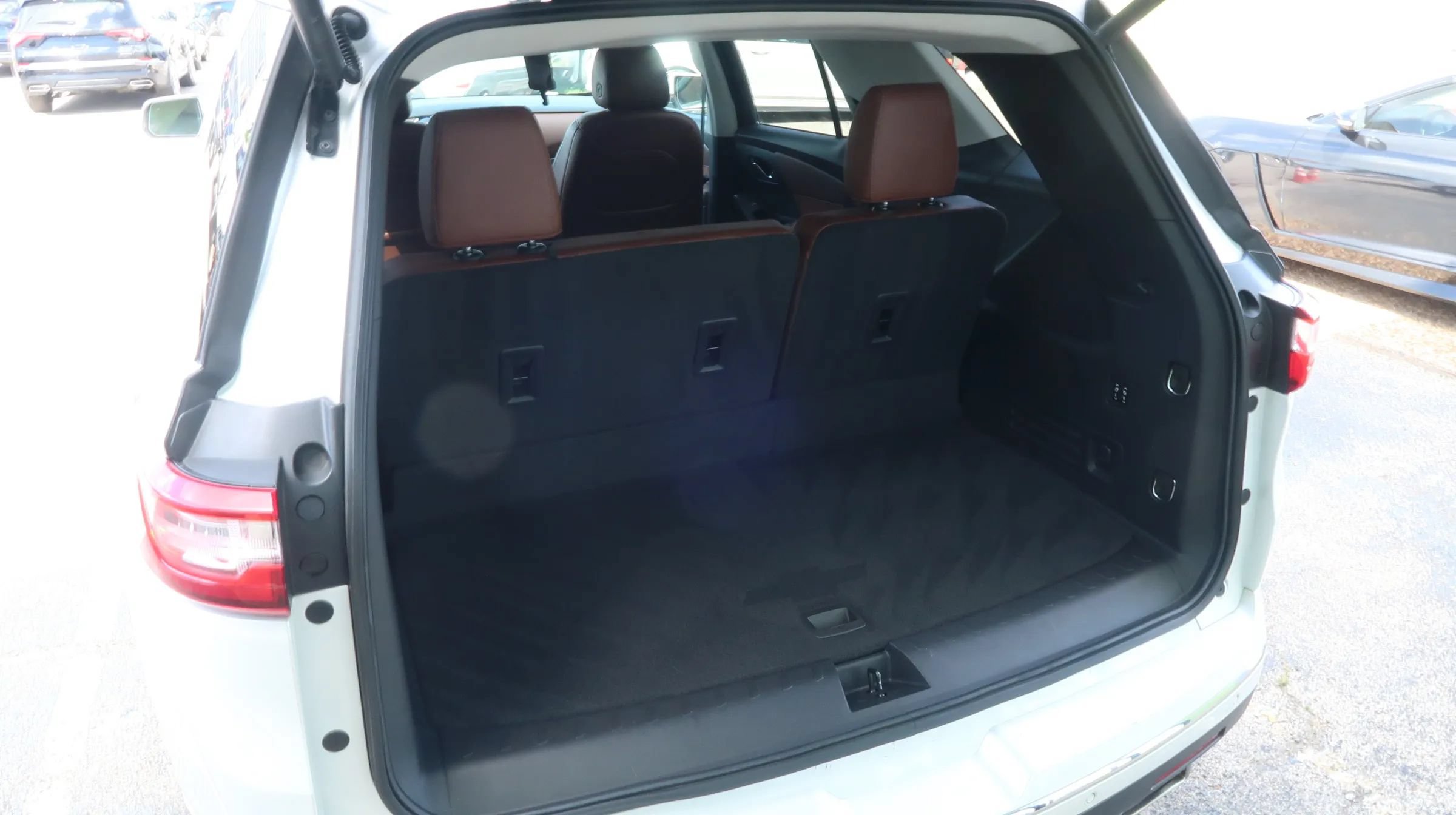 Used 2021 Chevrolet Traverse High Country FWD image 15