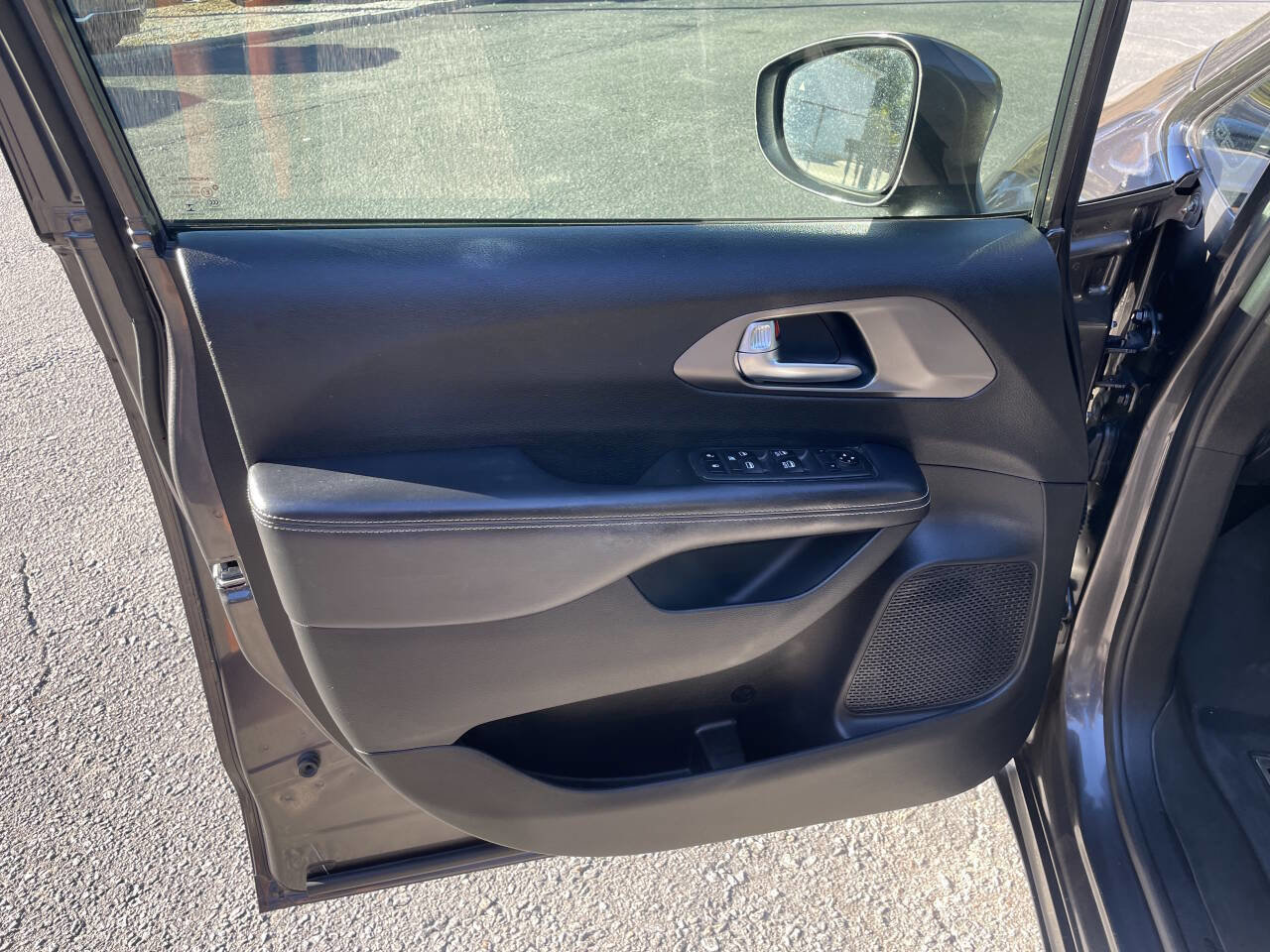 Used 2020 Chrysler Pacifica Touring w/ Advanced Safetytec Group image 15