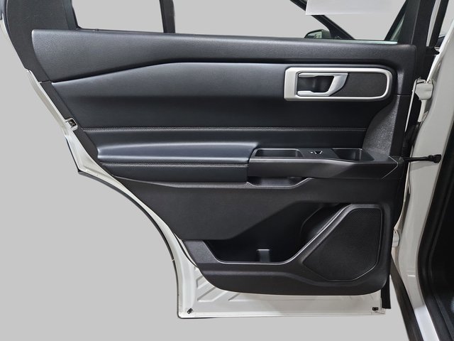 Used 2020 Ford Explorer XLT w/ Equipment Group 202A image 17