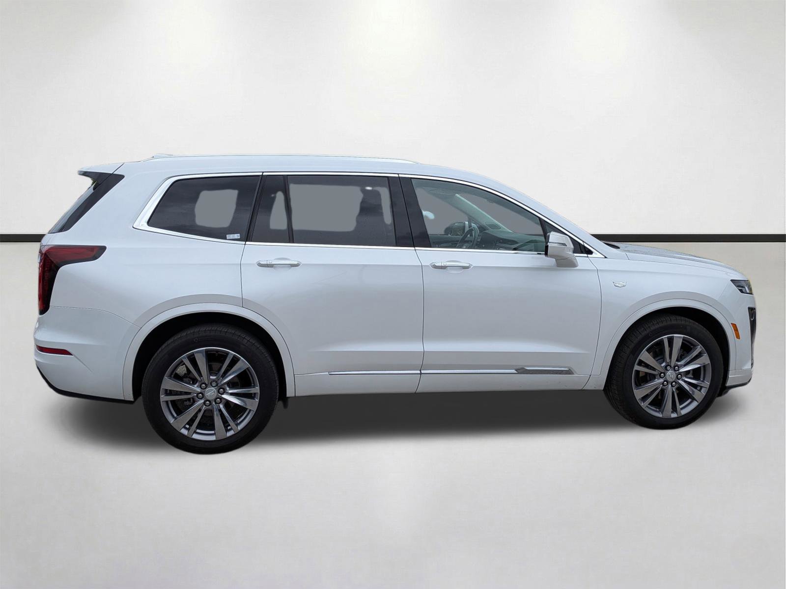 Used 2024 Cadillac XT6 Premium Luxury FWD image 3