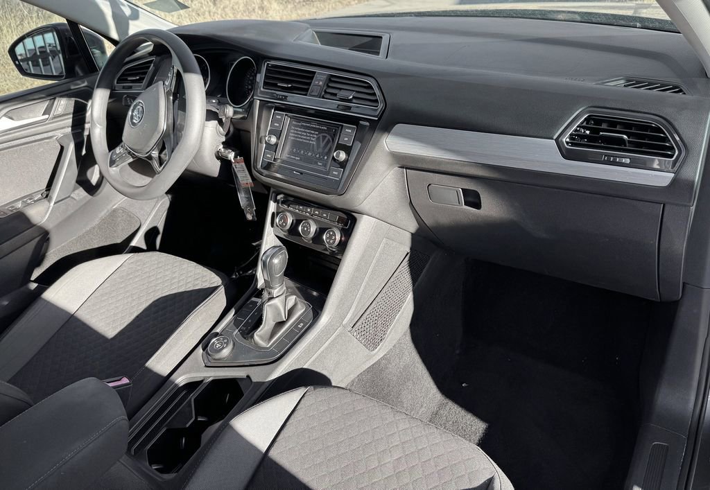 Used 2020 Volkswagen Tiguan S image 28