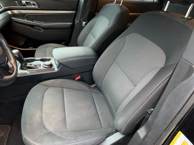Used 2018 Ford Explorer XLT image 19