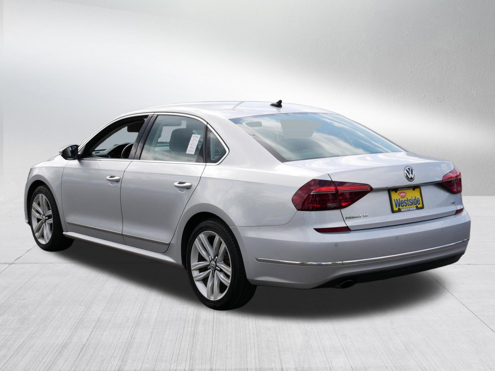 Used 2017 Volkswagen Passat 1.8T SE FWD image 6